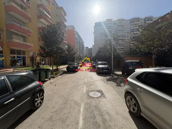 Vlore, shitet ambjent biznesi Kati 0, 30 m² 65.000 € (Rruga Gjergj Arianiti)