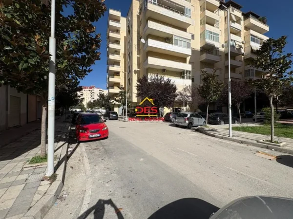 Vlore, shitet ambjent biznesi Kati 0, 30 m² 65.000 € (Rruga Gjergj Arianiti)