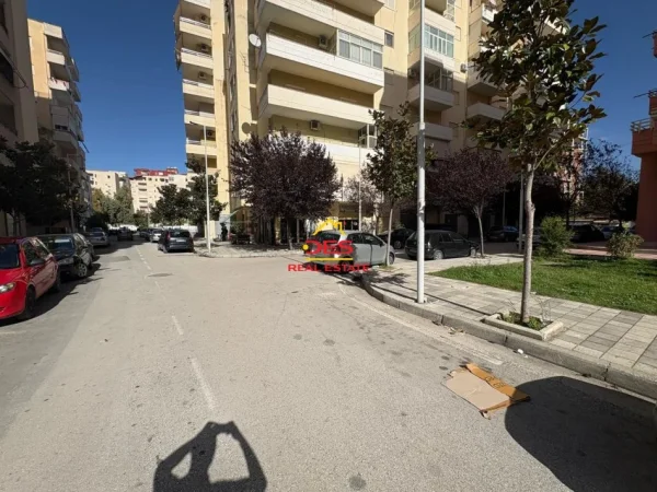 Vlore, shitet ambjent biznesi Kati 0, 30 m² 65.000 € (Rruga Gjergj Arianiti)