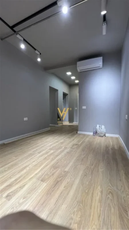 Tirane, jepet me qera ambjent biznesi Kati 2, 75 m² 1.200 € (MYSLYM SHYRI)