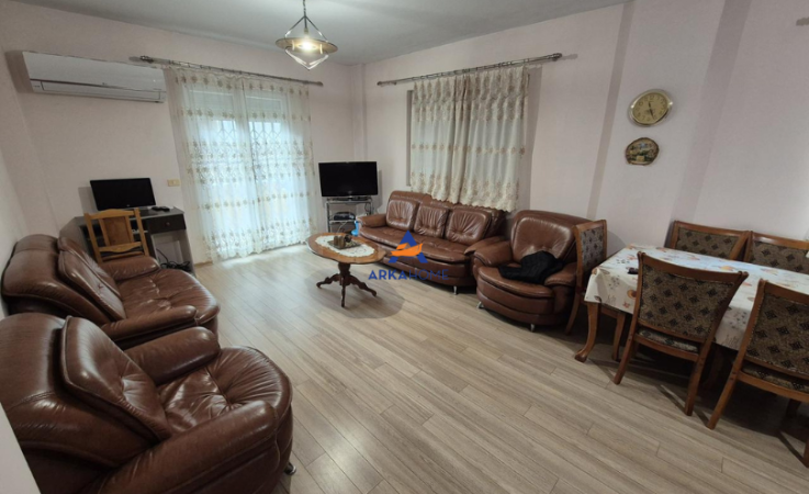 Tirane, jepet me qera apartament 2+1+Ballkon Kati 2, 102 m² 621 € (KOMUNA E PARISIT)