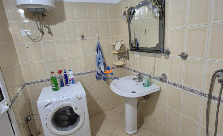 Tirane, jepet me qera apartament 2+1+Ballkon Kati 2, 102 m² 621 € (KOMUNA E PARISIT)