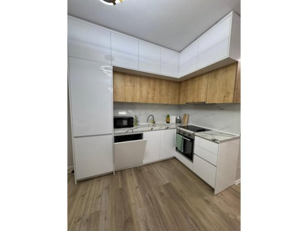 Tirane, jepet me qera apartament 2+1 Kati 4, 92 m² 550 € (univers city)