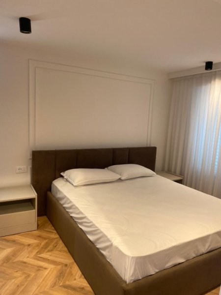 Tirane, jepet me qera Vile 2+1 Kati 1, 75 m² 700 € (Rruga Bajram Allaraj)