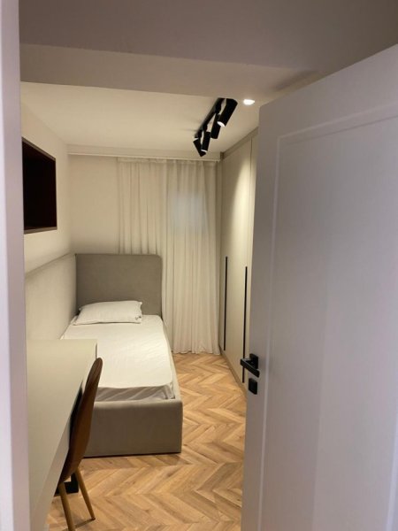 Tirane, jepet me qera Vile 2+1 Kati 1, 75 m² 700 € (Rruga Bajram Allaraj)