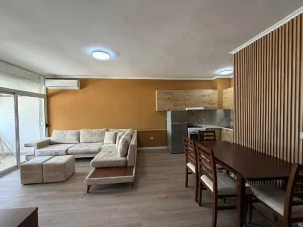 Tirane, jepet me qera apartament 2+1 Kati 11, 100 m² 700 € (Lulishtja tek Komuna e Parisit.)