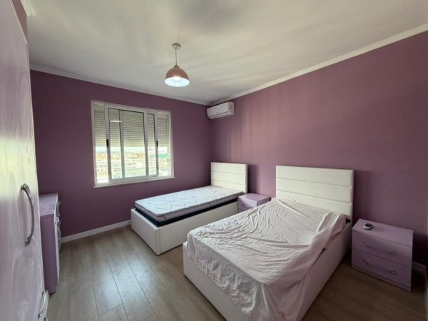 Tirane, jepet me qera apartament 2+1 Kati 11, 100 m² 700 € (Lulishtja tek Komuna e Parisit.)