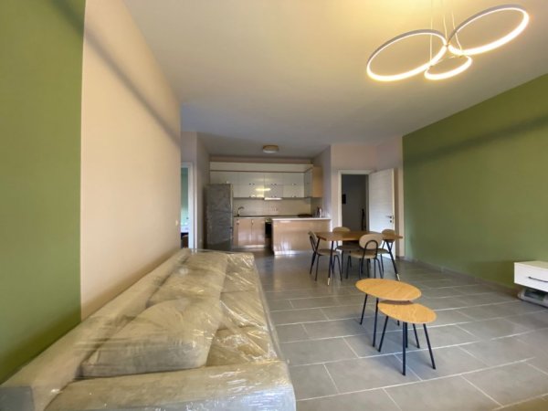 Tirane, jepet me qera apartament 2+1 Kati 2, 700 € 