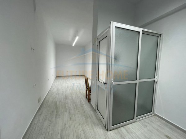 Tirane, jap me qera ambjent biznesi Kati 0, 32 m² 350 € (PRANE SHKOLLES OSMAN MYDERIZI)