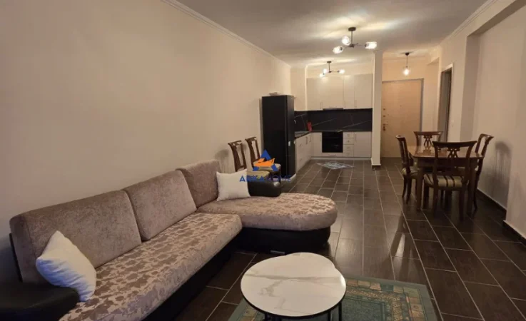 Tirane, jepet me qera apartament 2+1+Ballkon Kati 4, 120 m² 500 € (MISTO MAME)