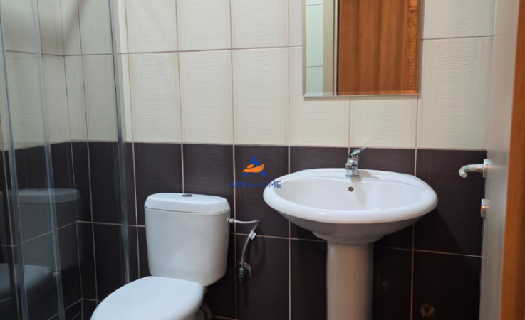 Tirane, jepet me qera apartament 2+1+Ballkon Kati 4, 120 m² 500 € (MISTO MAME)