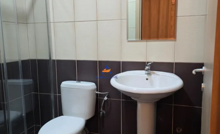 Tirane, jepet me qera apartament 2+1+Ballkon Kati 4, 120 m² 500 € (MISTO MAME)