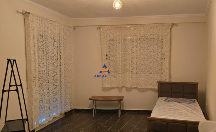 Tirane, jepet me qera apartament 2+1+Ballkon Kati 4, 120 m² 500 € (MISTO MAME)