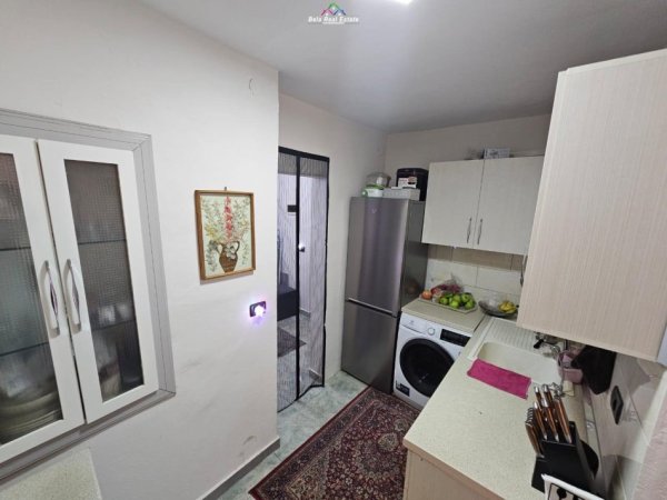 Tirane, jepet me qera apartament 1+1+Ballkon Kati 2, 60 m² 500 € (rruga bardhyl)