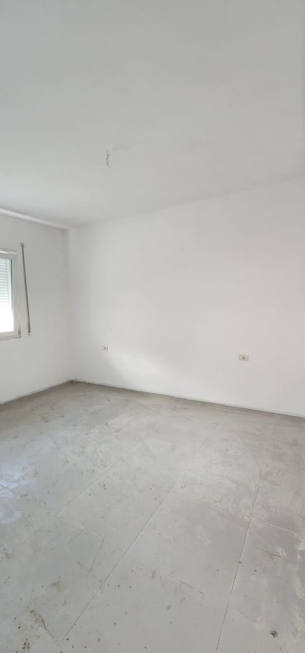 Tirane, shitet apartament 1+1+Ballkon Kati 4, 68 m² 175.000 € (Pazari Ri)