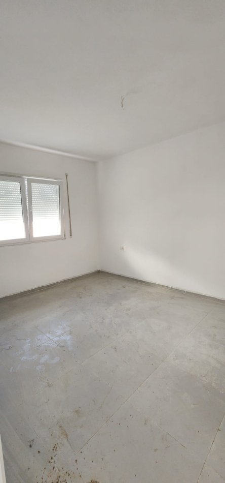 Tirane, shitet apartament 1+1+Ballkon Kati 4, 68 m² 175.000 € (Pazari Ri)