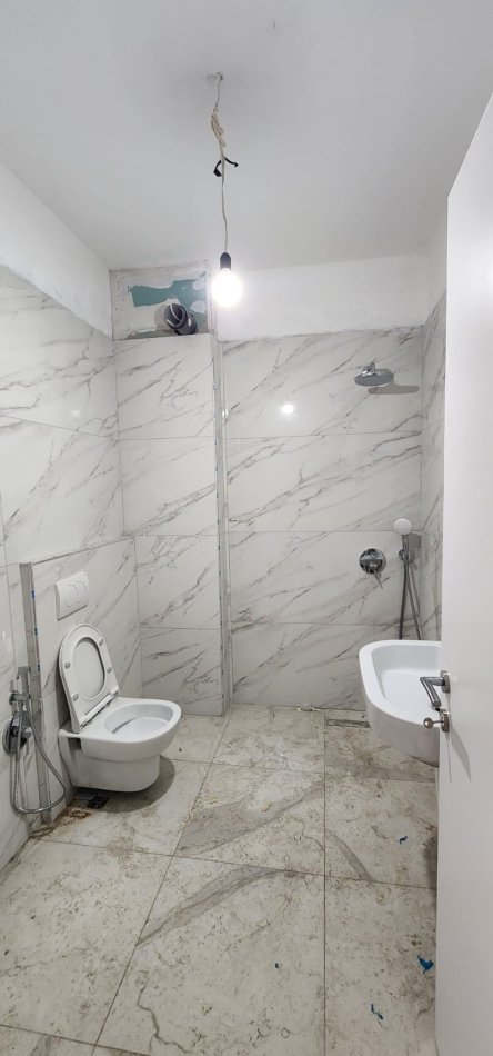 Tirane, shitet apartament 1+1+Ballkon Kati 4, 68 m² 175.000 € (Pazari Ri)