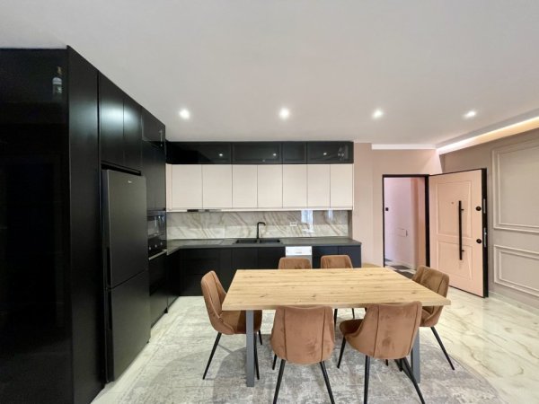 Tirane, jepet me qera apartament 3+1+Ballkon Kati 2, 160 m² 1.200 € (Rruga Panorama e Liqenit)