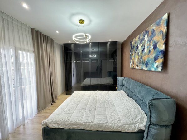 Tirane, jepet me qera apartament 3+1+Ballkon Kati 2, 160 m² 1.200 € (Rruga Panorama e Liqenit)