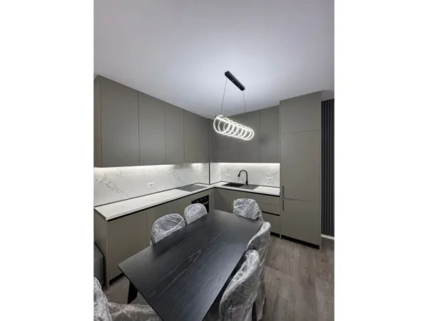 Tirane, jepet me qera apartament 2+1 Kati 4, 92 m² 600 € (univers city)
