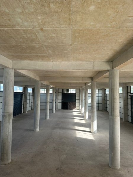 Tirane, jepet me qera ambjent biznesi Kati 0, 3.500 m² 12.000 € (prane top chanel)