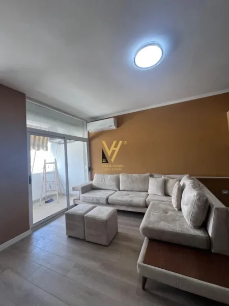 Tirane, jepet me qera apartament 2+1+Ballkon Kati 11, 110 m² 700 € (KOMUNA E PARISIT)