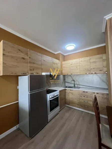 Tirane, jepet me qera apartament 2+1+Ballkon Kati 11, 110 m² 700 € (KOMUNA E PARISIT)