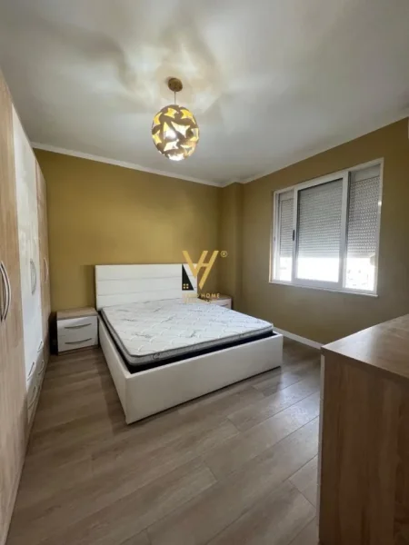 Tirane, jepet me qera apartament 2+1+Ballkon Kati 11, 110 m² 700 € (KOMUNA E PARISIT)