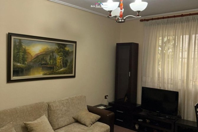 Tirane, jepet me qera apartament 2+1 Kati 1, 78 m² 600 € (prane Shkolles 1 Maj)