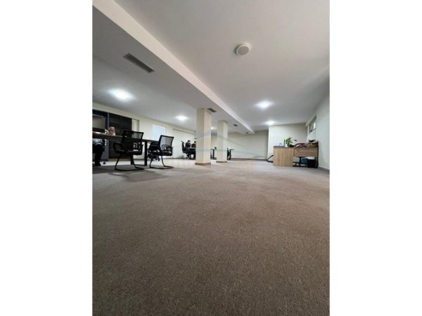 Tirane, shitet ambjent biznesi Kati -1, 101 m² 141.400 € (Komuna e Parisit)