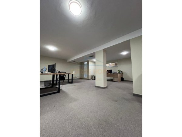 Tirane, shitet ambjent biznesi Kati -1, 101 m² 141.400 € (Komuna e Parisit)