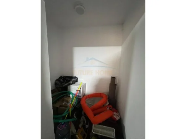 Tirane, shitet ambjent biznesi Kati -1, 101 m² 141.400 € (Komuna e Parisit)