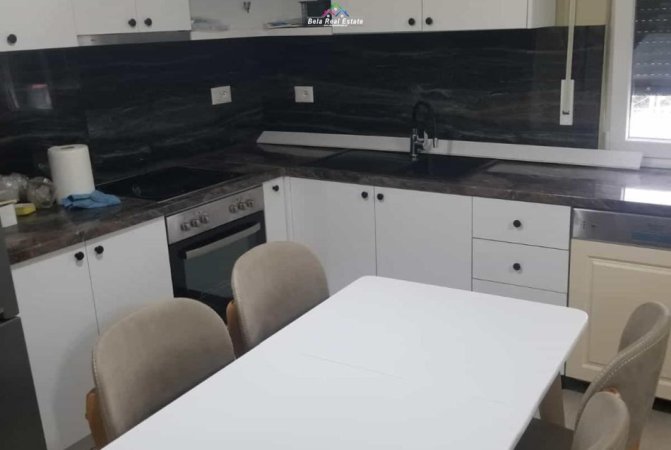 Tirane, jepet me qera apartament 1+1 Kati 4, 60 m² 500 € (prane Neptunit,)