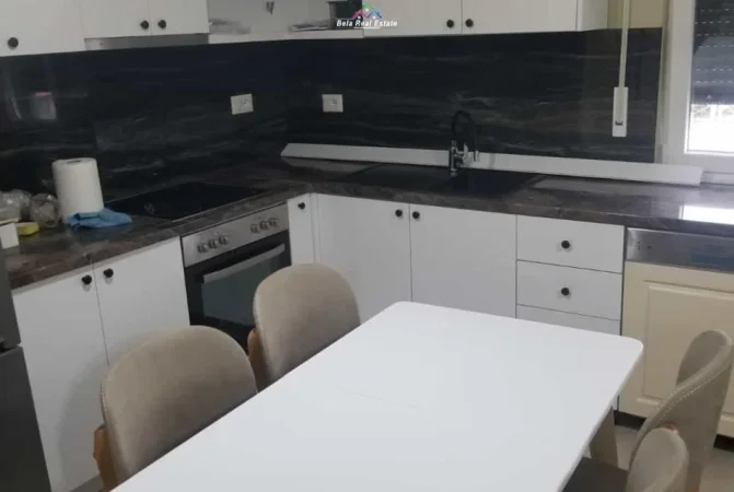 Tirane, jepet me qera apartament 1+1 Kati 4, 60 m² 500 € (prane Neptunit,)