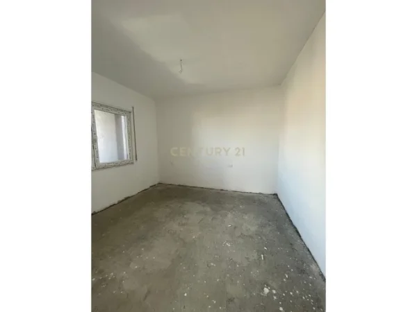 Tirane, jepet me qera ambjent biznesi Kati 1, 89 m² 800 € (Neom126004)