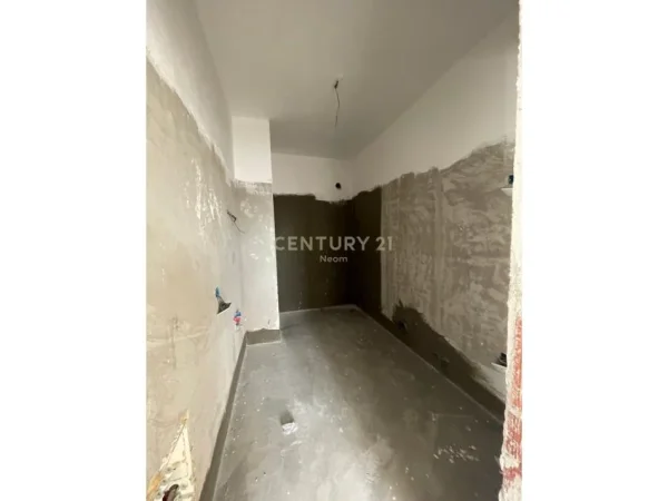 Tirane, jepet me qera ambjent biznesi Kati 1, 89 m² 800 € (Neom126004)