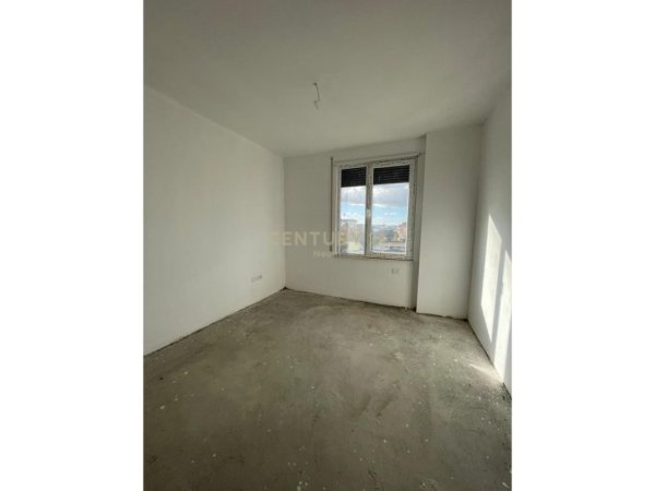 Tirane, jepet me qera ambjent biznesi Kati 1, 89 m² 800 € (Neom126004)