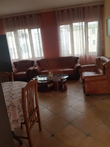 Tirane, jepet me qera apartament 2+1 Kati 3, 450 € 