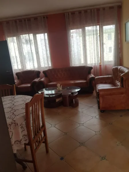 Tirane, jepet me qera apartament 2+1 Kati 3, 450 € 