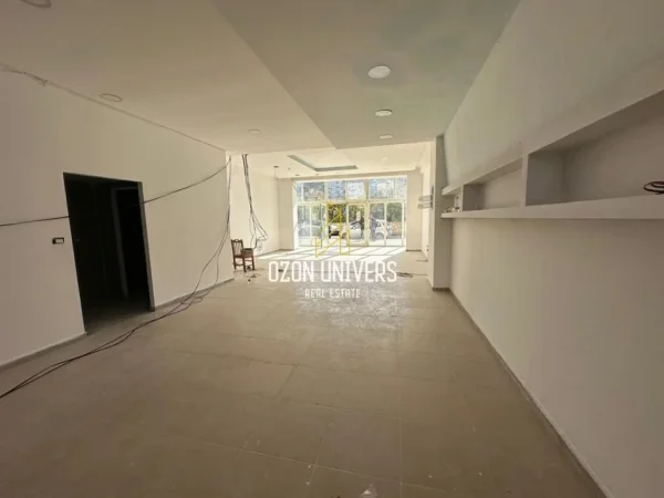 Tirane, jepet me qera ambjent biznesi Kati 0, 132 m² 650 € (Kombinat, Rruga Besim Alla Tirana, Albania)