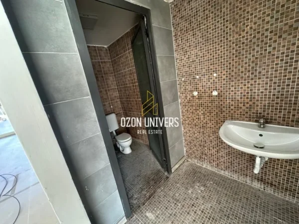 Tirane, jepet me qera ambjent biznesi Kati 0, 132 m² 650 € (Kombinat, Rruga Besim Alla Tirana, Albania)