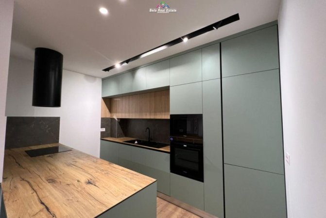 Tirane, jepet me qera apartament 2+1+Ballkon Kati 3, 124 m² 850 € (prane Bar Agron)