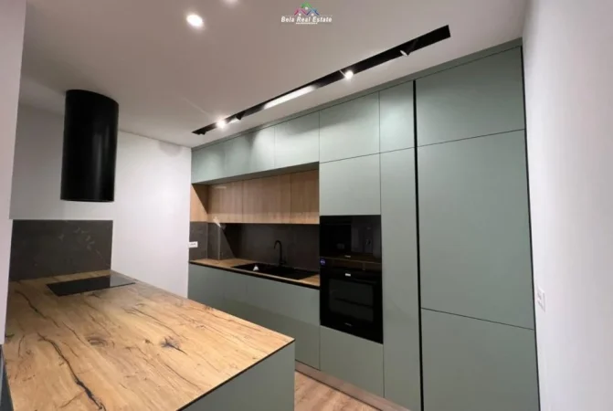 Tirane, jepet me qera apartament 2+1+Ballkon Kati 3, 124 m² 850 € (prane Bar Agron)