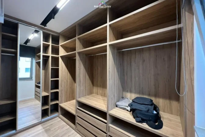 Tirane, jepet me qera apartament 2+1+Ballkon Kati 3, 124 m² 850 € (prane Bar Agron)