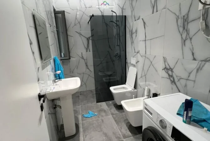 Tirane, jepet me qera apartament 2+1+Ballkon Kati 3, 124 m² 850 € (prane Bar Agron)