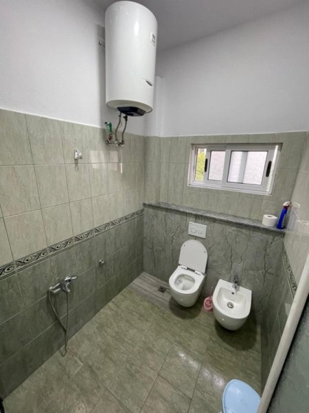 Tirane, jepet me qera apartament 2+1+Ballkon Kati 2, 111 m² 350 € (Myslym Keta)