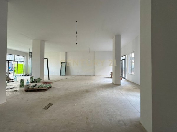 Tirane, jepet me qera ambjent biznesi Kati 0, 213 m² 3.500 € (Neom126001)