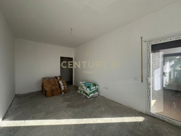 Tirane, jepet me qera zyre Kati 1, 94 m² 800 € (Neom126010)