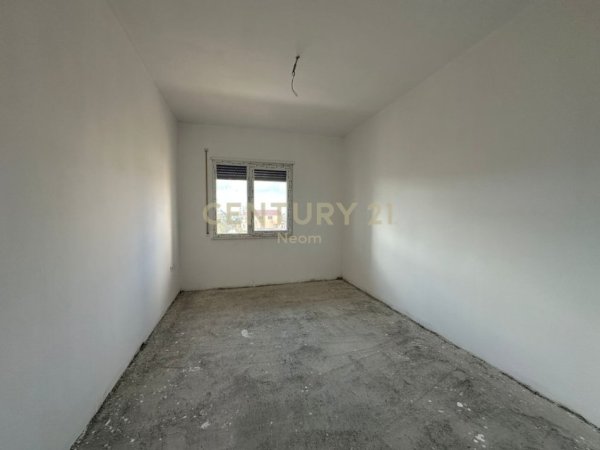 Tirane, jepet me qera zyre Kati 1, 94 m² 800 € (Neom126010)