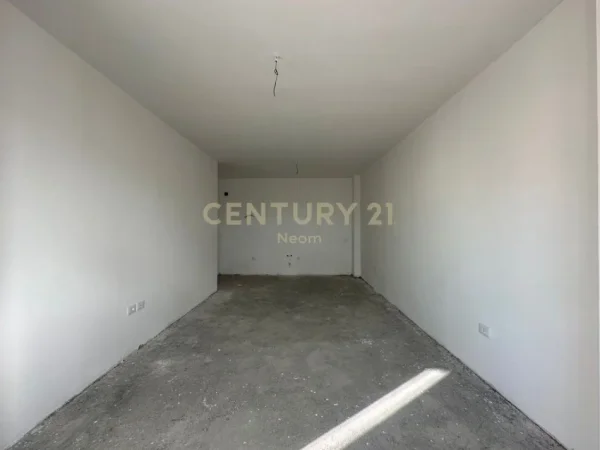 Tirane, jepet me qera zyre Kati 1, 94 m² 800 € (Neom126010)